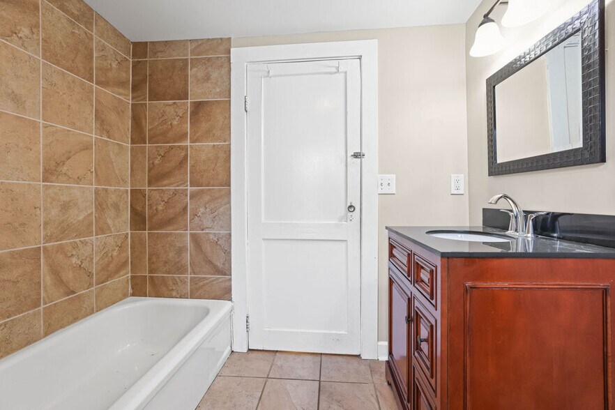 More Photos Of 113 Whitsett St, Greenville Office For Sale