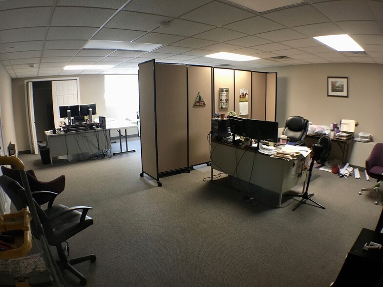 More Photos Of 2146 E Pythian St, Springfield Warehouse For Sale