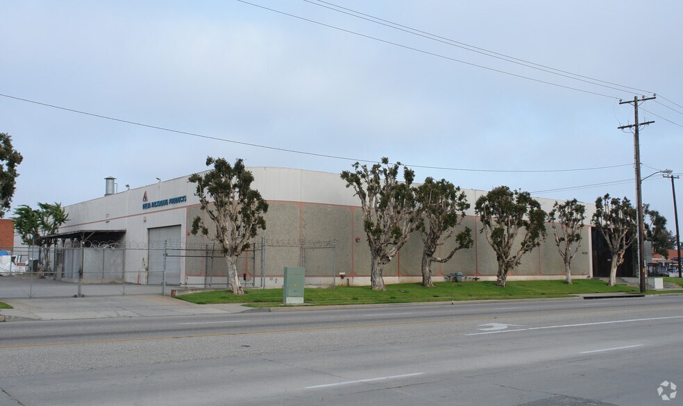 Primary Photo Of 14110 S Broadway, Los Angeles Warehouse For Lease