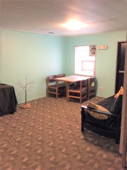 More Photos Of 315 N Main St, Burlington General Retail For Sale