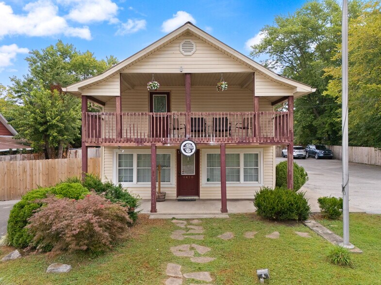 More Photos Of 4418 Main St, Clay City Flex For Sale