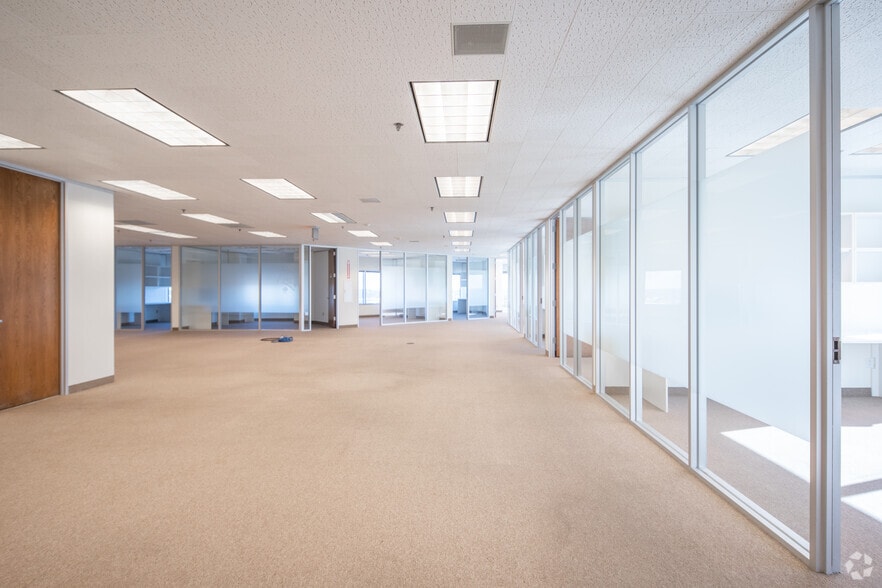 More Photos Of 301 Commerce St, Fort Worth Office For Lease