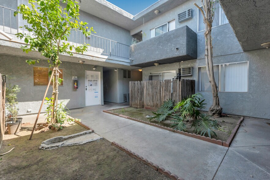 More Photos Of 13825 Vanowen St, Van Nuys Apartments For Sale