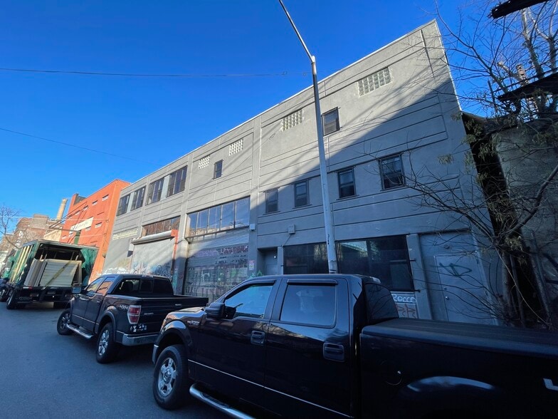 More Photos Of 815 E 135th St, Bronx Warehouse For Lease