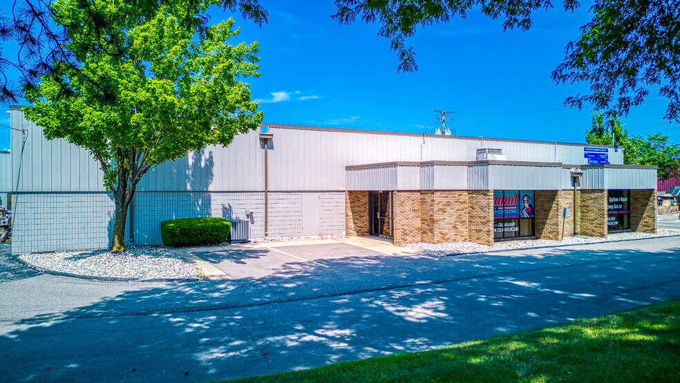 More Photos Of 41170-41300 Joy Rd, Plymouth Warehouse For Lease