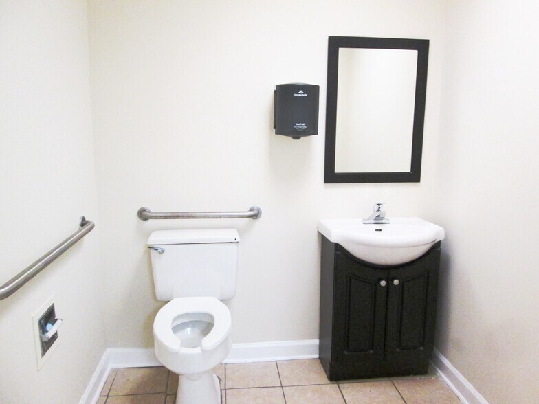 More Photos Of 3867 Holcomb Bridge Rd, Peachtree Corners Office For Lease