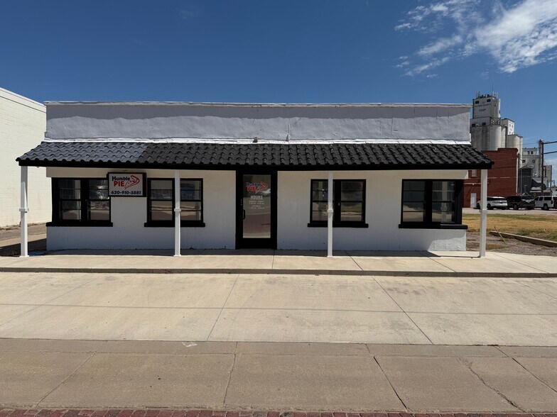 More Photos Of 730 E 1st St, Pratt Freestanding For Sale