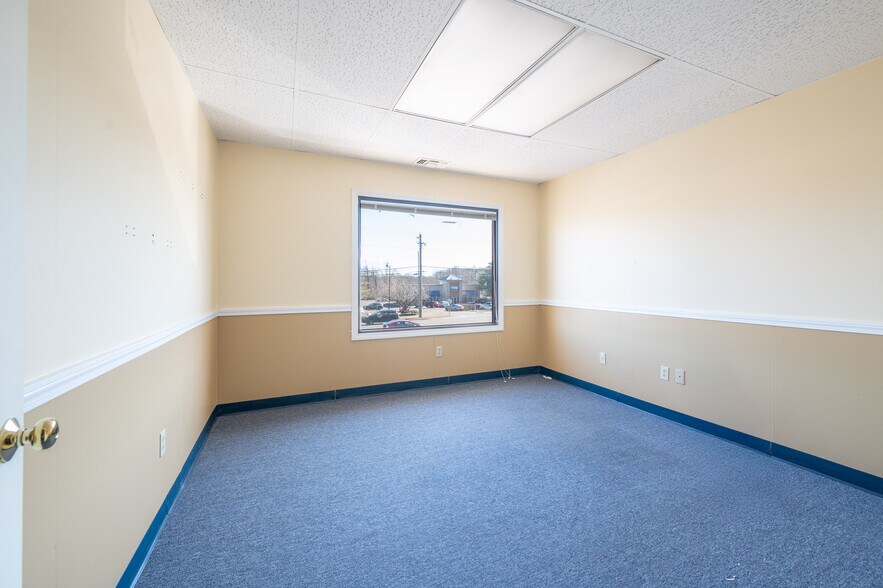 More Photos Of 477 Boston Post Rd, Orange General Retail For Sale