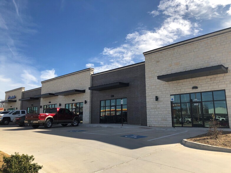 More Photos Of 808 Fort Worth Hwy, Weatherford Storefront Retail Office For Lease