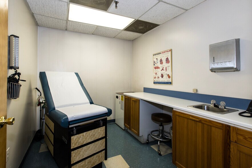 More Photos Of 812 N Wood Ave, Linden Office For Sale