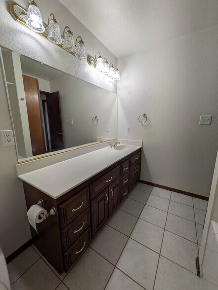 More Photos Of 15507 County Road 10, Fort Lupton Flex For Lease