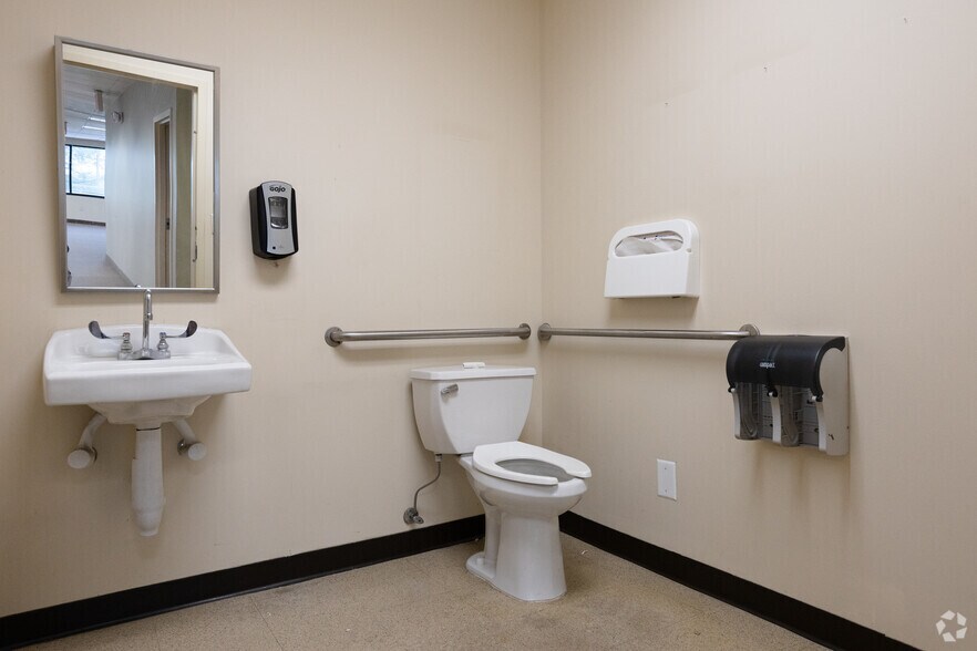 More Photos Of 218 Route 17 N, Rochelle Park Office For Lease