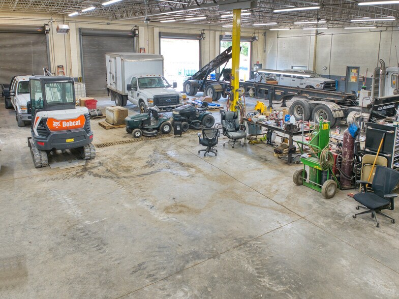 More Photos Of 167 Clinton Ave, Parkersburg Warehouse For Lease