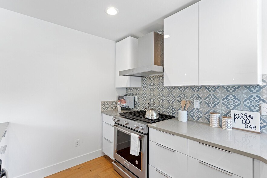 More Photos Of 4270 NE 50th St, Seattle Apartments For Sale