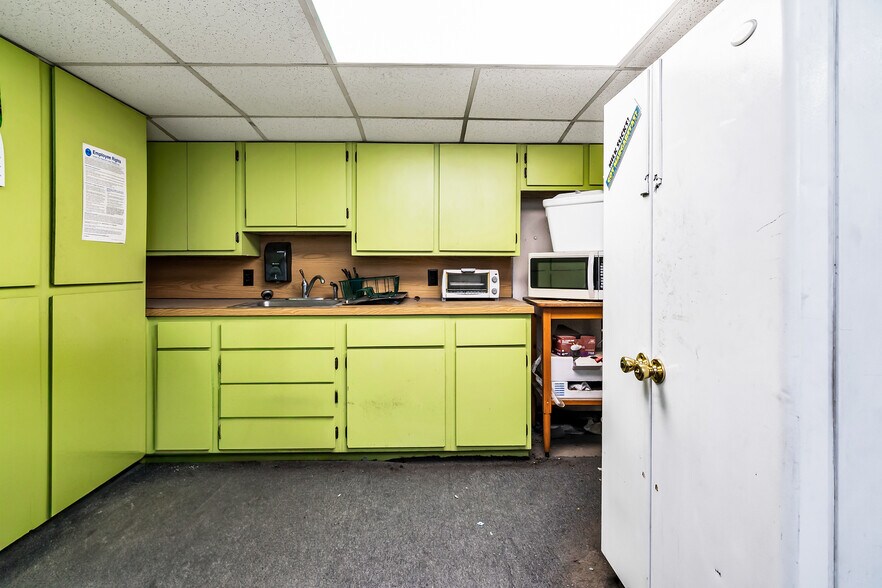 More Photos Of 92 Hall St, Lowell Storefront For Sale