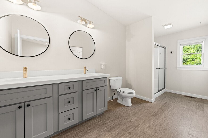 More Photos Of 221 Columbus Dr, Homer Flex For Sale