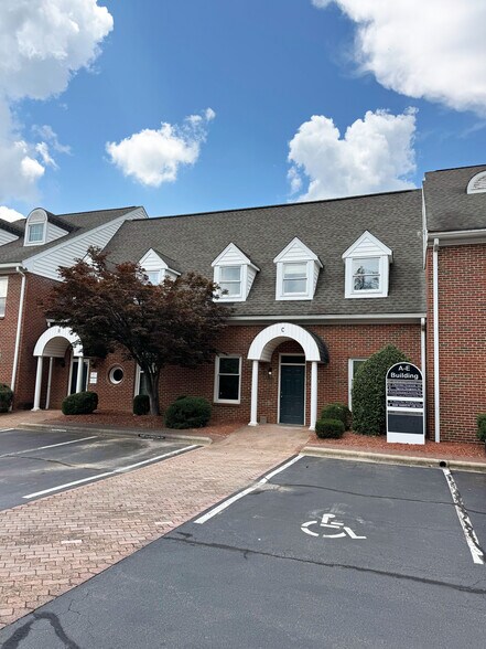 More Photos Of 1365 Westgate Center Dr, Winston-Salem Medical For Lease