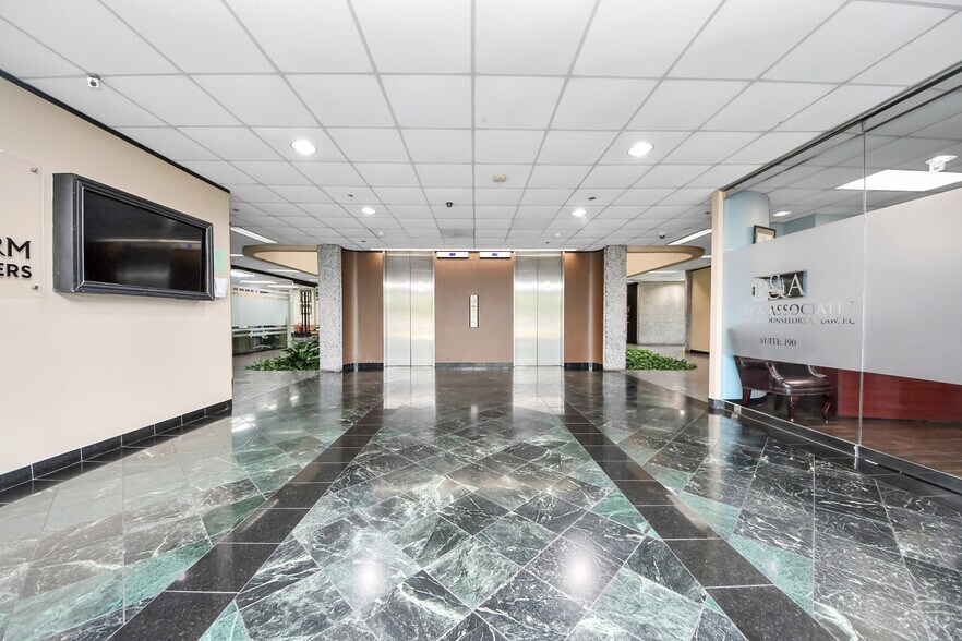 More Photos Of 6100 Corporate Dr, Houston Medical For Sale