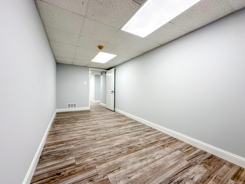 More Photos Of 406 E Pennsylvania Blvd, Feasterville Trevose Light Distribution For Lease