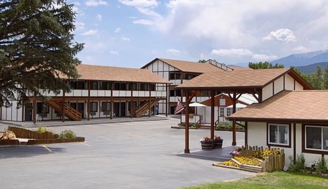 More Photos Of 525 W Rainbow Blvd, Salida Hotel For Sale
