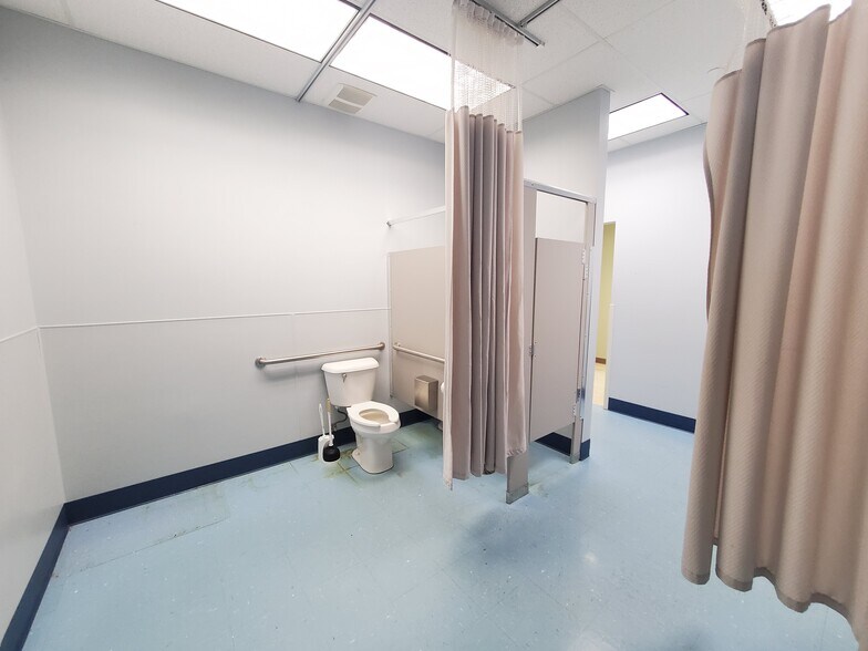 More Photos Of 3347 W 12th St, Erie Office For Lease