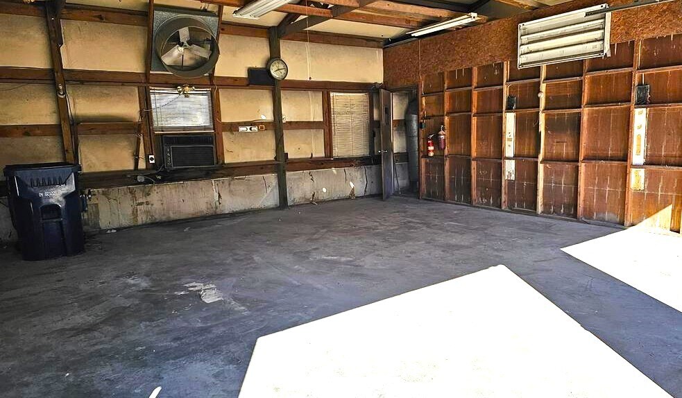 More Photos Of 407 Taylor St, West Columbia Light Distribution For Sale