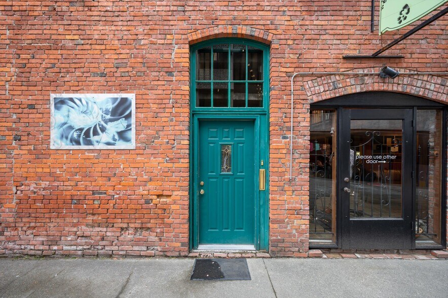 More Photos Of 1324 Commercial, Bellingham General Retail For Sale