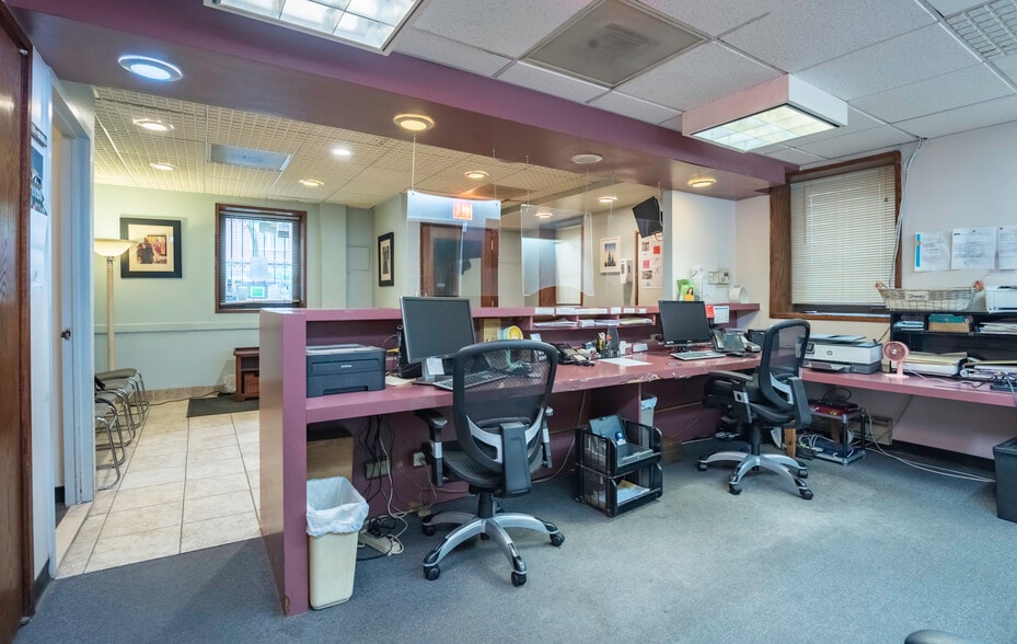 More Photos Of 9418 59th Ave, Elmhurst Office For Sale