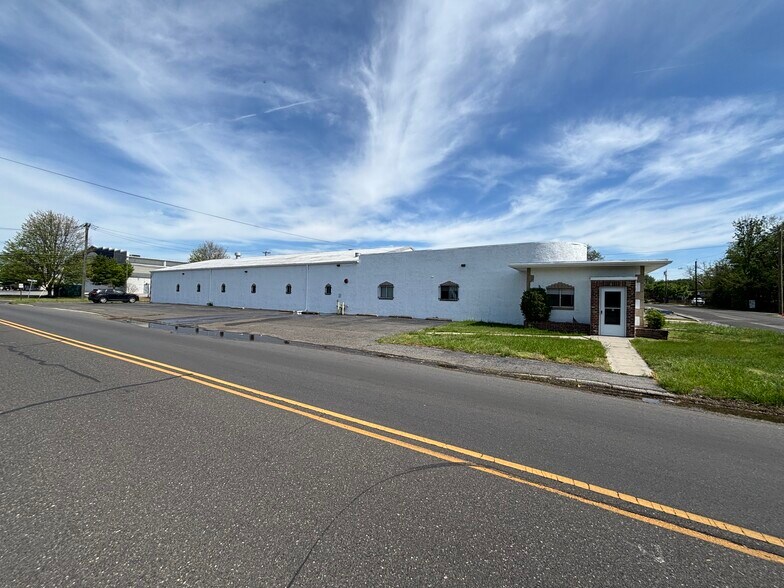 Primary Photo Of 1600 Bannard St, Cinnaminson Warehouse For Lease