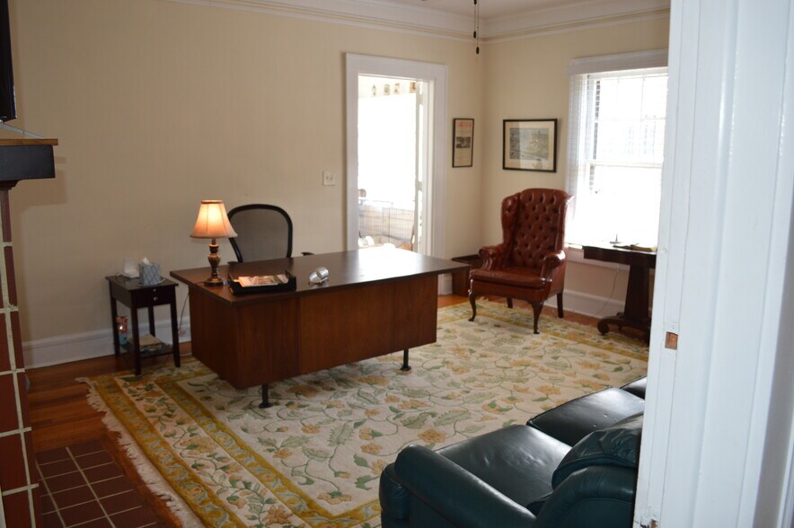 More Photos Of 121 W Center St, Lexington Office Residential For Sale