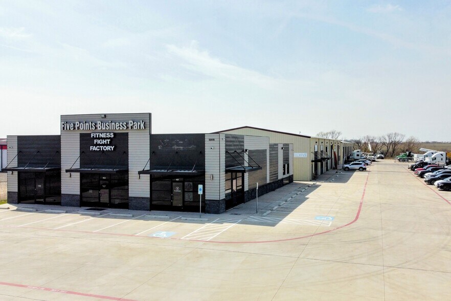 More Photos Of 12517 Business Highway 287 N, Fort Worth Light Distribution For Lease