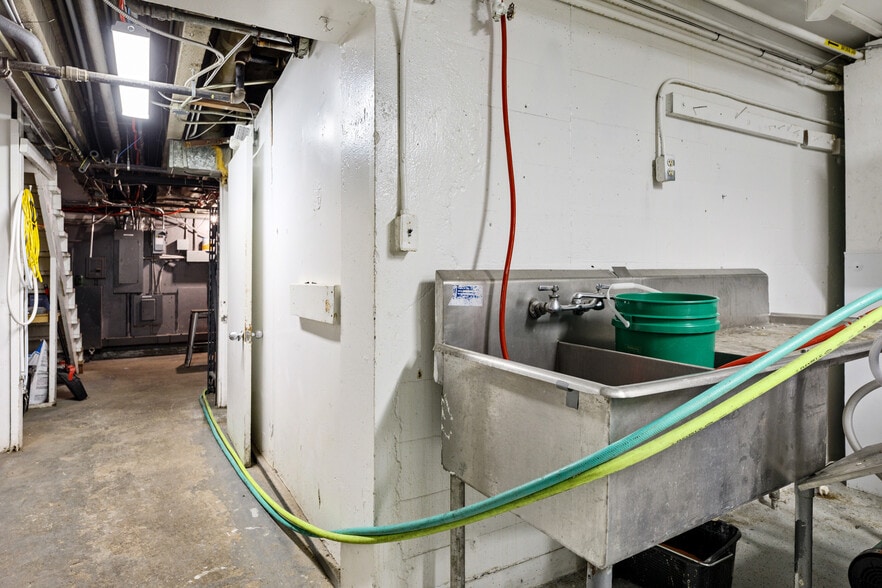 More Photos Of 120 S Park St, Traverse City Restaurant For Sale