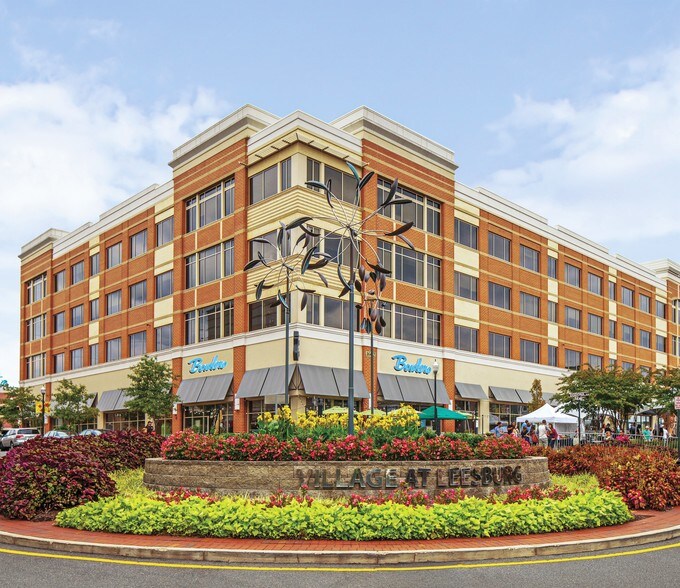 More Photos Of 1602 Village Market Blvd SE, Leesburg Office For Lease