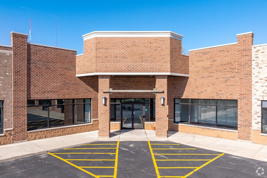 More Photos Of 1390 Bellevue St, Green Bay Freestanding For Lease