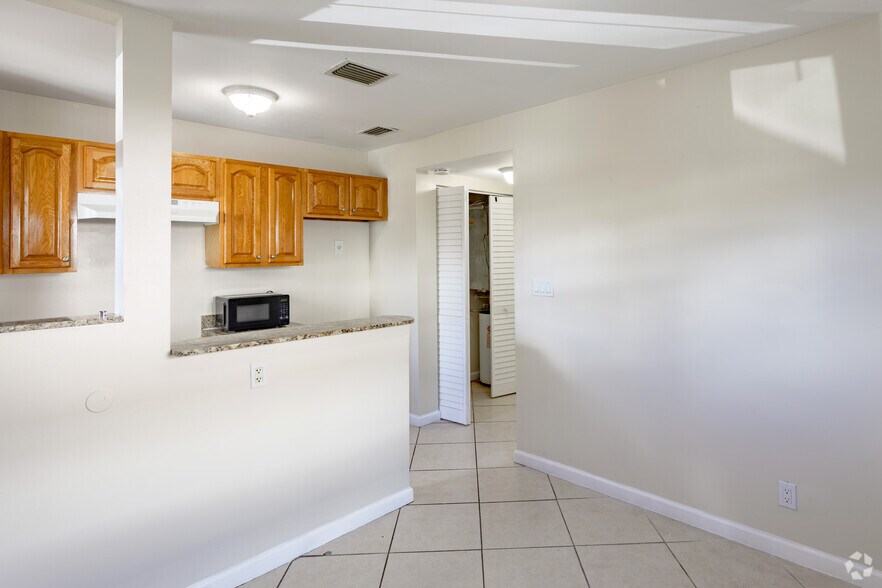 More Photos Of 900-902 SE 1st St, Pompano Beach Apartments For Sale