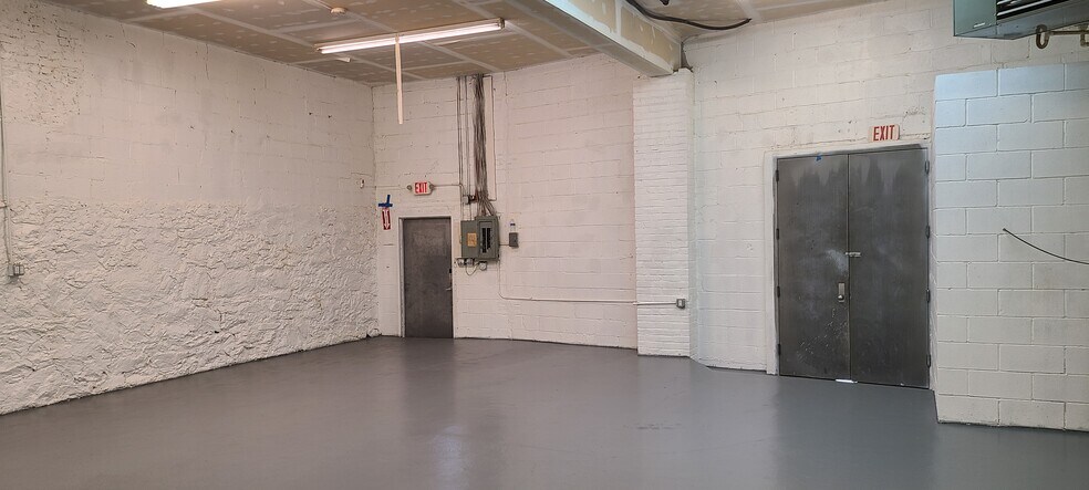 More Photos Of 58 Townsend St, Port Chester Warehouse For Lease