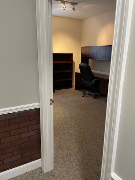 More Photos Of 106 Colony Park Dr, Cumming Office Residential For Lease
