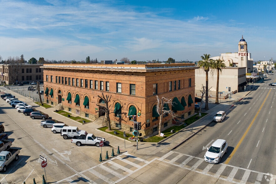 More Photos Of 1712 19th St, Bakersfield Office For Lease