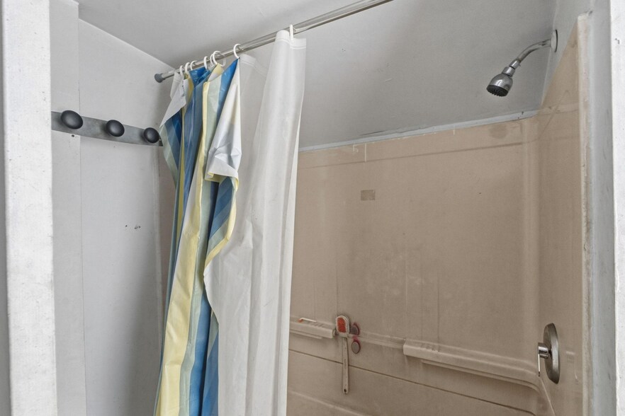 More Photos Of 2090 Blue Bell Rd, Williamstown Flex For Sale