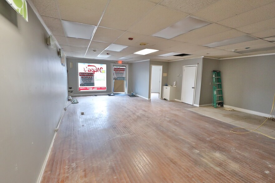 More Photos Of 301-303 S Salem St, Dover Freestanding For Lease