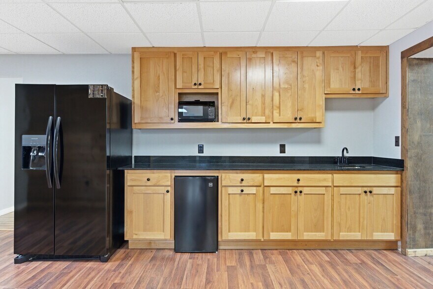 More Photos Of 805 Main St, Cassville General Retail For Sale