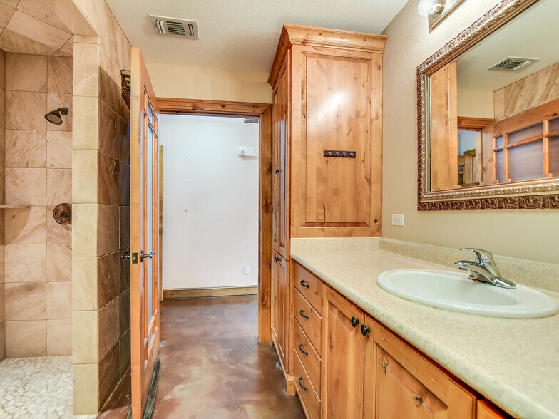 More Photos Of 4004 E Hwy 290, Dripping Springs Medical For Sale