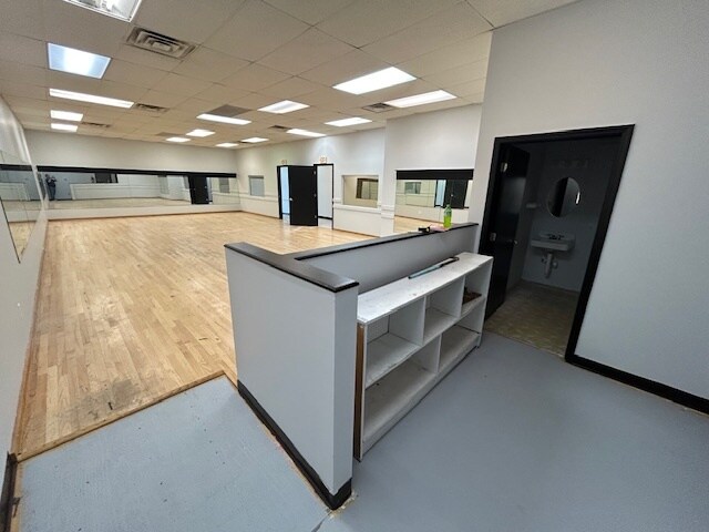 More Photos Of 98 Legends Pky, Eureka Unknown For Lease