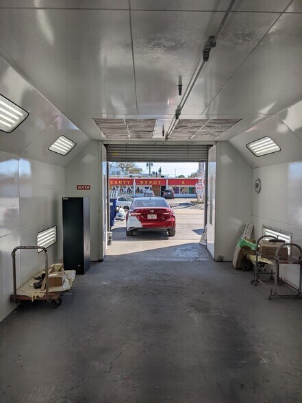 More Photos Of 2242 Fowler St, Fort Myers Service For Sale