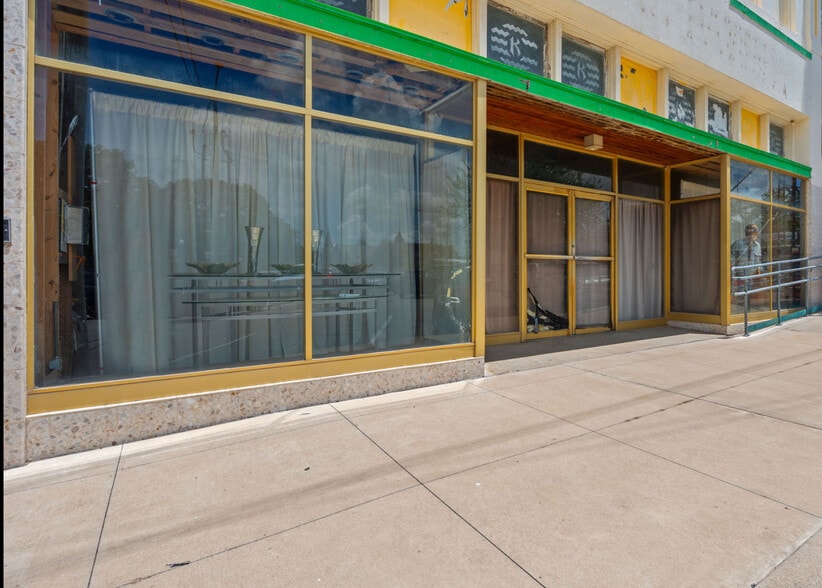 More Photos Of 419 Saint George St, Gonzales Storefront For Sale