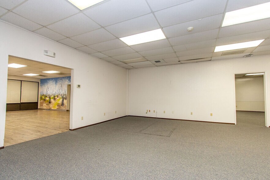 More Photos Of 138 Regis St, Turlock Office For Lease