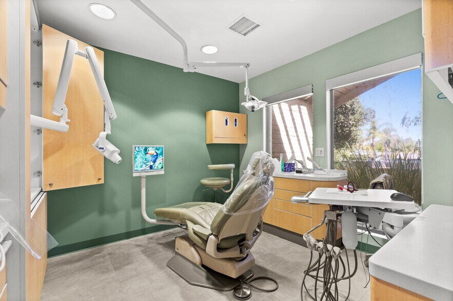 More Photos Of 386-398 Lombard St, Thousand Oaks Medical For Lease