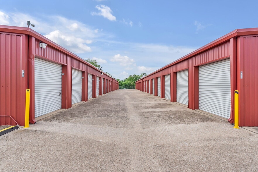 More Photos Of 5824 Watauga Rd, Watauga Self Storage For Sale