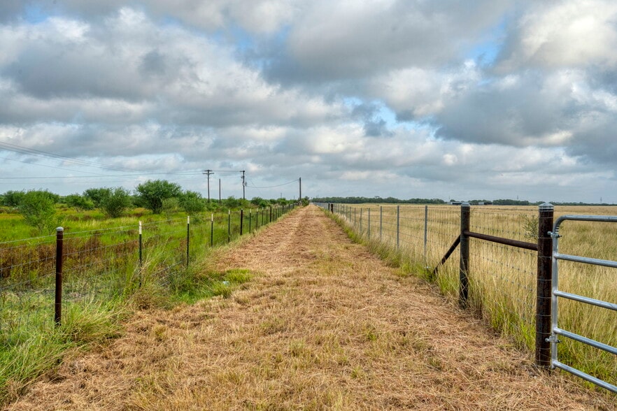 More Photos Of 2538 County Road 223, Floresville Land For Sale