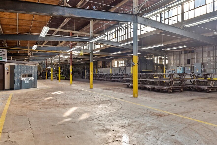 More Photos Of 115 E Mound St, Girard Industrial For Sale